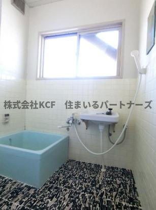 堤アパートの浴室|落ち着いた空間のお風呂です
