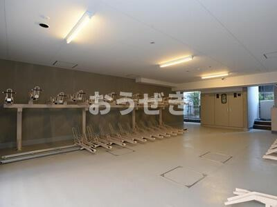 ザ・パークハビオ蔵前のその他共用部分|2015年5月撮影 駐輪場