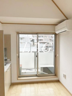 【居間・リビング】 | グロリアスコート | 洋室のお部屋です。