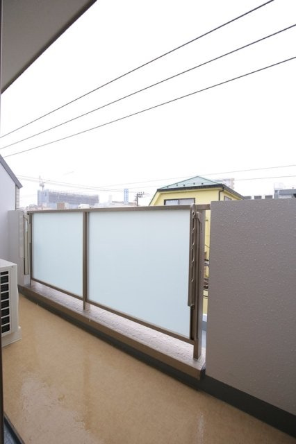 ソシエ東長崎のバルコニー|外からの目が気にならないバルコニーで洗濯物が干せます