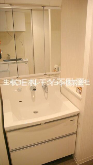 【洗面所】 | アスティ大森 | 明るい洗面所です