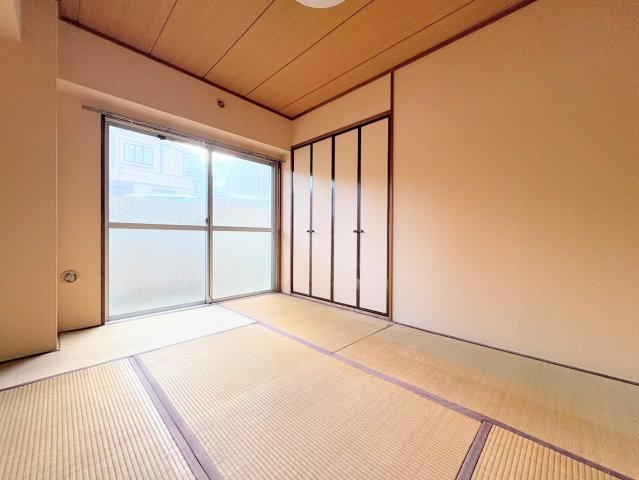 【和室】 | ブルンネン宮前平　宮前平駅約19分/広々南向きバルコニー | ◆心落ち着く和室でゆったり過ごせます。自然とリラックスできる空間です。
