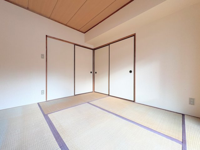【和室】 | ブルンネン宮前平　宮前平駅約19分/広々南向きバルコニー | ◆リビングに隣接するタタミコーナーは、和の雰囲気を楽しめるスペースです。また、趣味のスペースや読書コーナーとして活用することも可能です。
