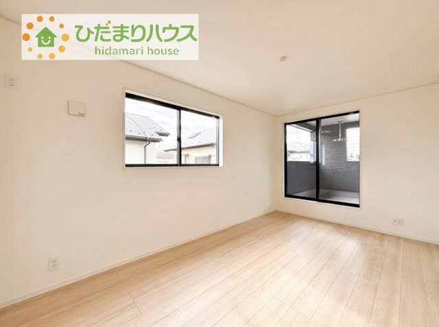 【寝室】 | 下妻市加養第1　新築戸建 | バルコニーに面していて、たっぷり光りの入る明るい主寝室です！
