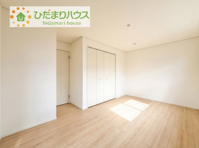 【寝室】 | 下妻市加養第1　新築戸建 | 大きなベッドを置いても余裕の広さの主寝室♪