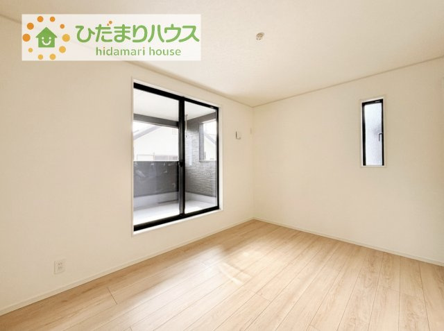 【洋室】 | 下妻市加養第1　新築戸建 | バルコニーに面していて、たっぷり光りの入る明るい子供部屋です！