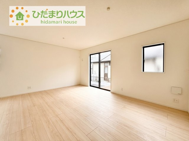【居間・リビング】 | 下妻市加養第1　新築戸建 | お子様が元気に遊べる広々としたリビングです！