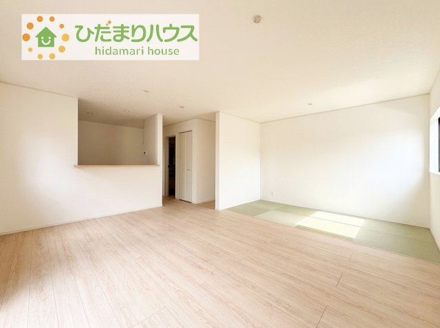 【居間・リビング】 | 下妻市加養第1　新築戸建 | 南向きのリビングではぽかぽかの日差しが感じられます☆彡