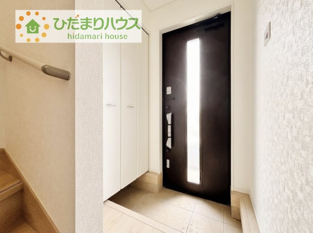 【玄関】 | 下妻市加養第1　新築戸建 | 毎日「行ってきます」「ただいま」をいう玄関は明るく光が差し込みます♪