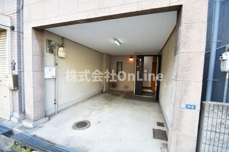 寺前町2丁目貸家の駐車場
