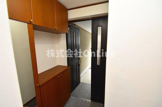 寺前町2丁目貸家の玄関