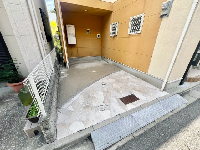 住道矢田３丁目　中古一戸建の駐車場