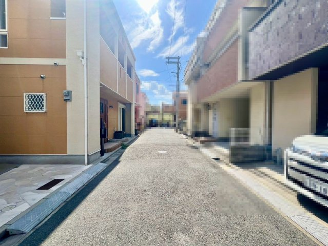 住道矢田３丁目　中古一戸建の前面道路含む現地写真