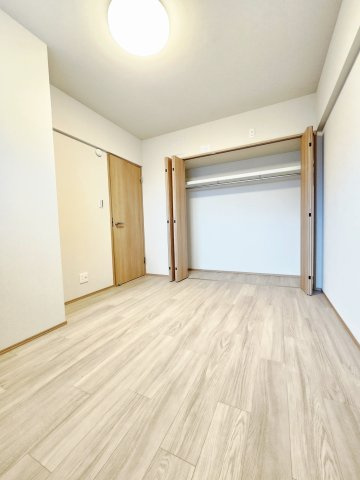 伊丹東宝ハイツの洋室