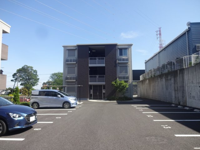 サンハイムEの駐車場