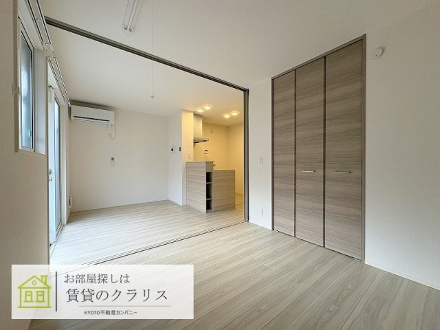 グランナッシム西京極の居間・リビング