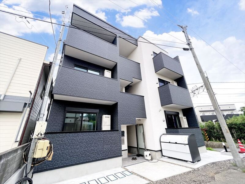 CRASTINE愛宕町(クラスティーネアタゴチョウ)の外観
