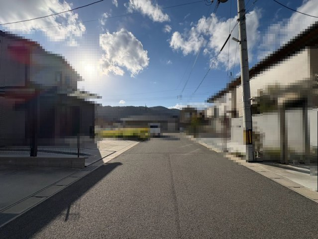 亀岡市千代川町小林植田の前面道路含む現地写真|スーパー・コンビニ等お買い物施設が充実しております。