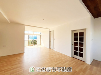 【居間・リビング】 | KEM小山市城北1期 | お休みの日は一日中家でリラックス出来る安らぎの空間になります♪陽当たり良好な開放感のある大きなリビング♪
