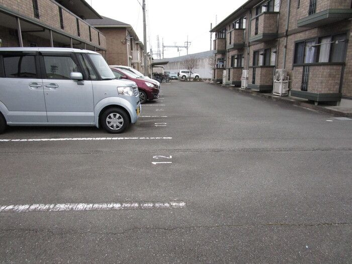アンプルール　A棟の駐車場