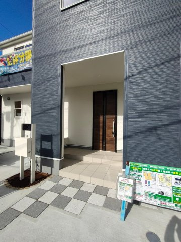 三郷市　戸ケ崎4丁目　新築戸建の玄関|施工例です