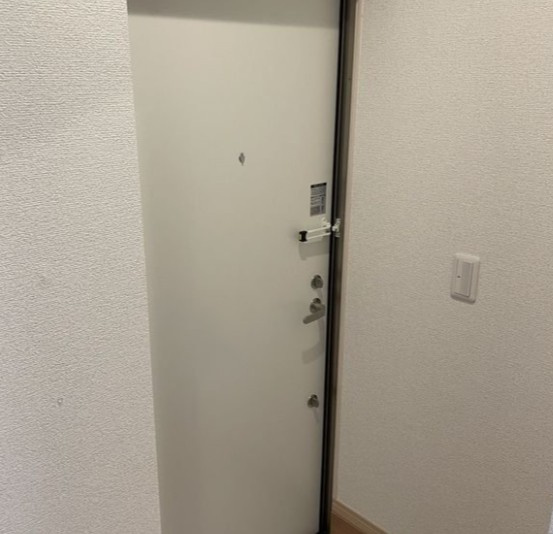 ソレイユ指扇の玄関
