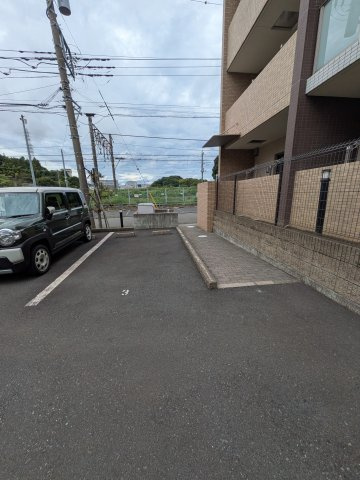 クラルテ東戸塚の駐車場