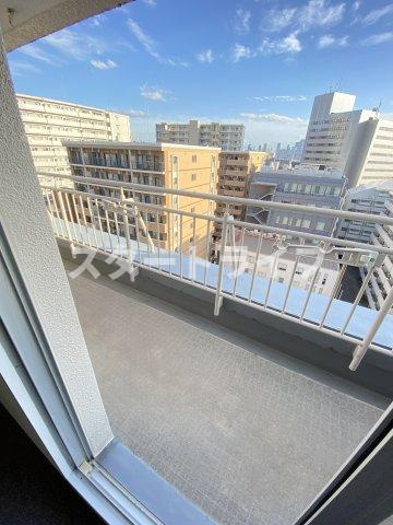 大阪市淀川区西宮原１丁目の賃貸マンションのバルコニー