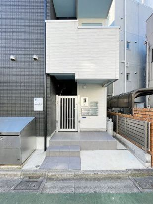 adonis柴又のエントランス