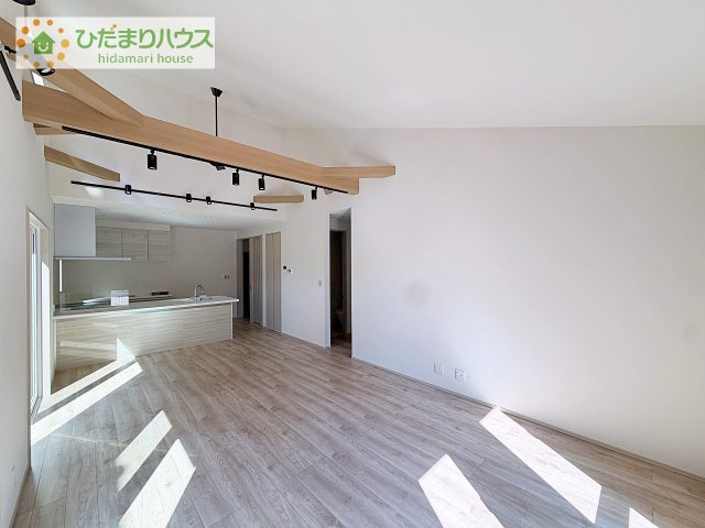 【居間・リビング】 | 土浦市高岡　新築戸建　4号棟 | 20.5帖の広～いリビングは、ゆったりとした家族だんらんの時間を過ごせます(^^)/