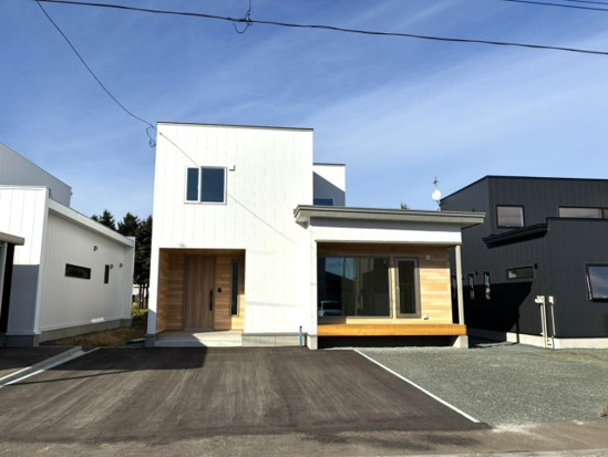 北見市中央三輪２丁目２９２番地１１　新築戸建