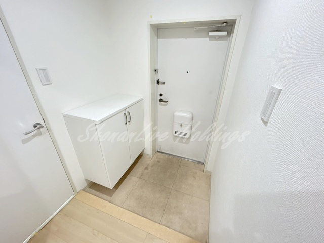 茅ヶ崎市十間坂２丁目の賃貸マンションの玄関|お履き物が多い方にもおすすめ♪