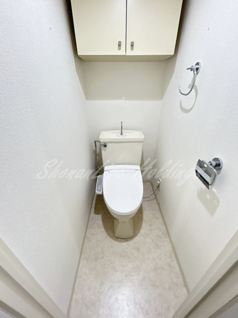 茅ヶ崎市十間坂２丁目の賃貸マンションのトイレ|清潔感のあるトイレです