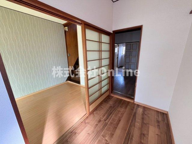 御厨4丁目2階建貸家の洋室