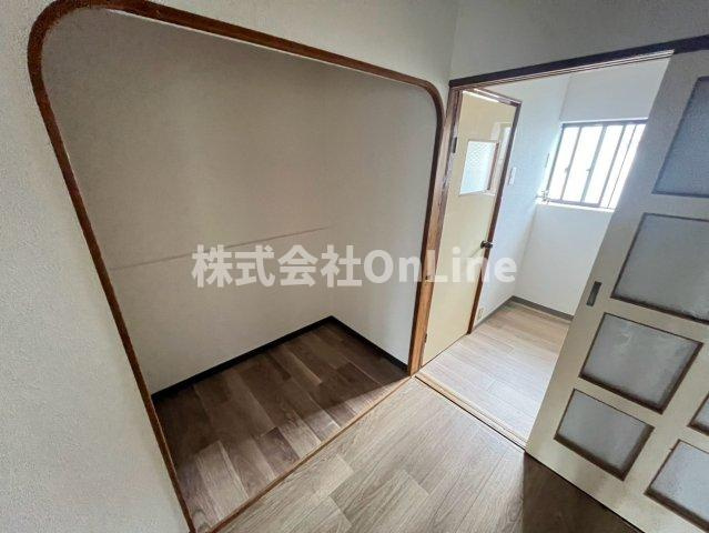 御厨4丁目2階建貸家の洋室
