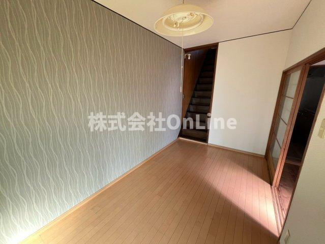 御厨4丁目2階建貸家の寝室