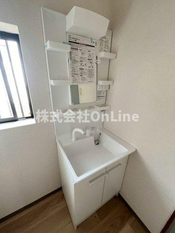 御厨4丁目2階建貸家の独立洗面台