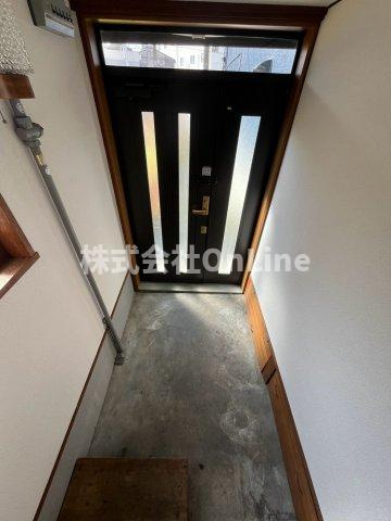 御厨4丁目2階建貸家の玄関