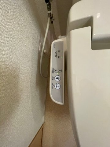 ソレイユⅠのトイレ|温水洗浄便座つきです