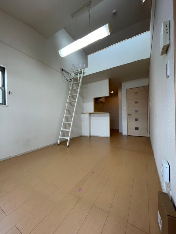 ソレイユⅠの内装|２階部分で最上階の為天井も高く開放感があります