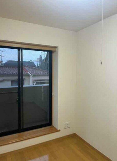 【居間・リビング】 | ルーブル中延壱番館 | 大きな窓で明るいお部屋です。