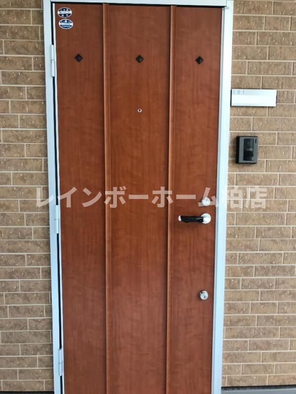 特典：仲介手数料が無料です!!の玄関