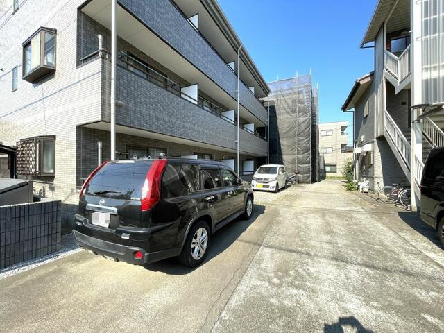ヴィラ・フィオーレⅡの駐車場