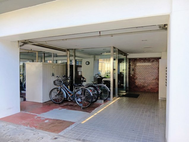 ビレッタ静岡　静岡市駿河区津島町の駐輪場|雨の日の出入りにも便利な屋根付きです
