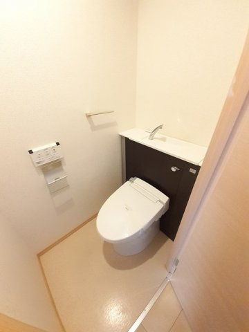 カーサ　デル　ソールのトイレ|落ち着いた色調のトイレです