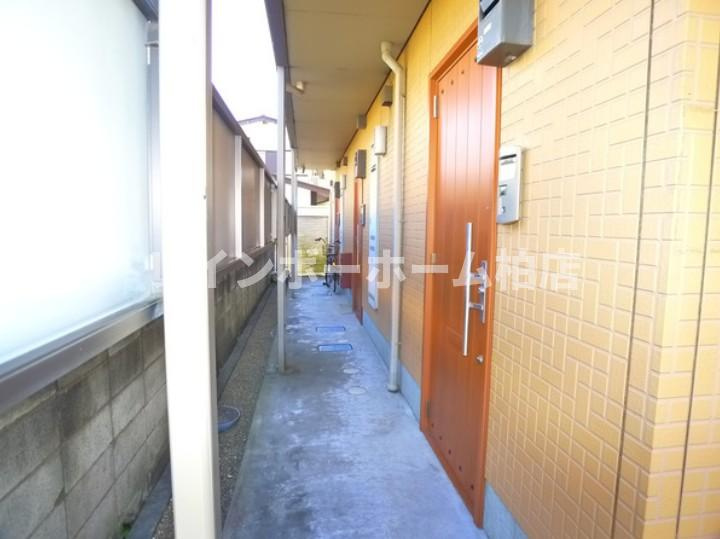 積水ハウス施工☆洗面台独立☆２口コンロ☆浴室乾燥機☆のエントランス|1階玄関前