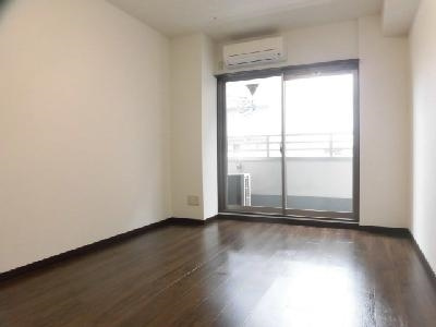 グランシティレジデンス京都駅前（旧GARNET RESIDENCE 七条河原町）の居間・リビング|洋室