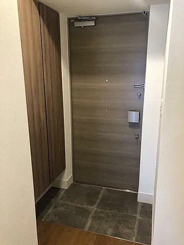 レーヴマニフィック本郷の玄関