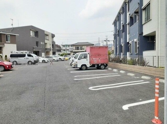 グランデ　ヴィレッジの駐車場