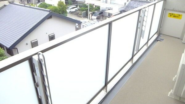 サリジェール瑞穂のバルコニー|暖かな日差しのふりそそぐバルコニー
